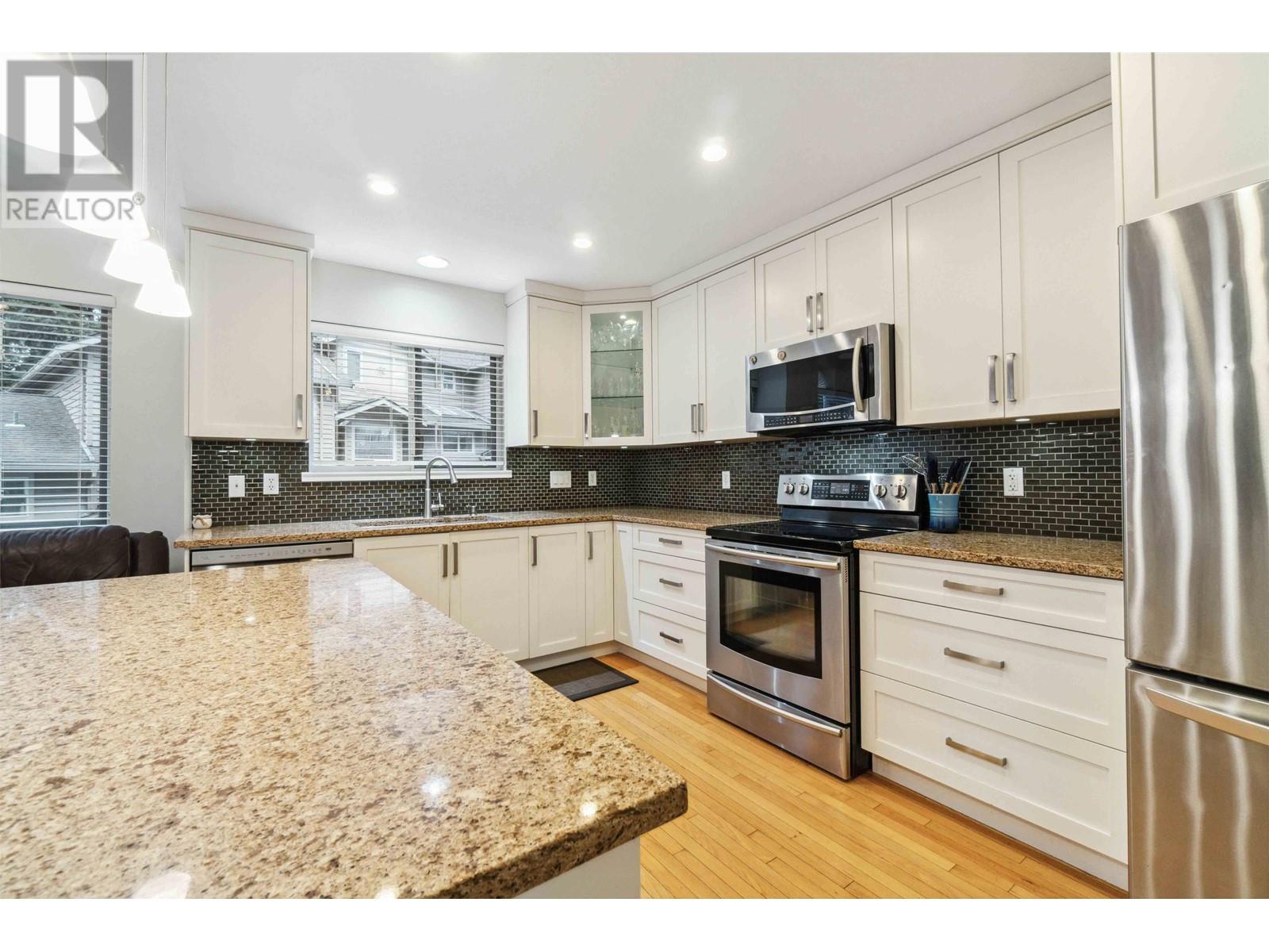 28 Deerwood Place, Port Moody, British Columbia  V3H 4X7 - Photo 15 - R2996009