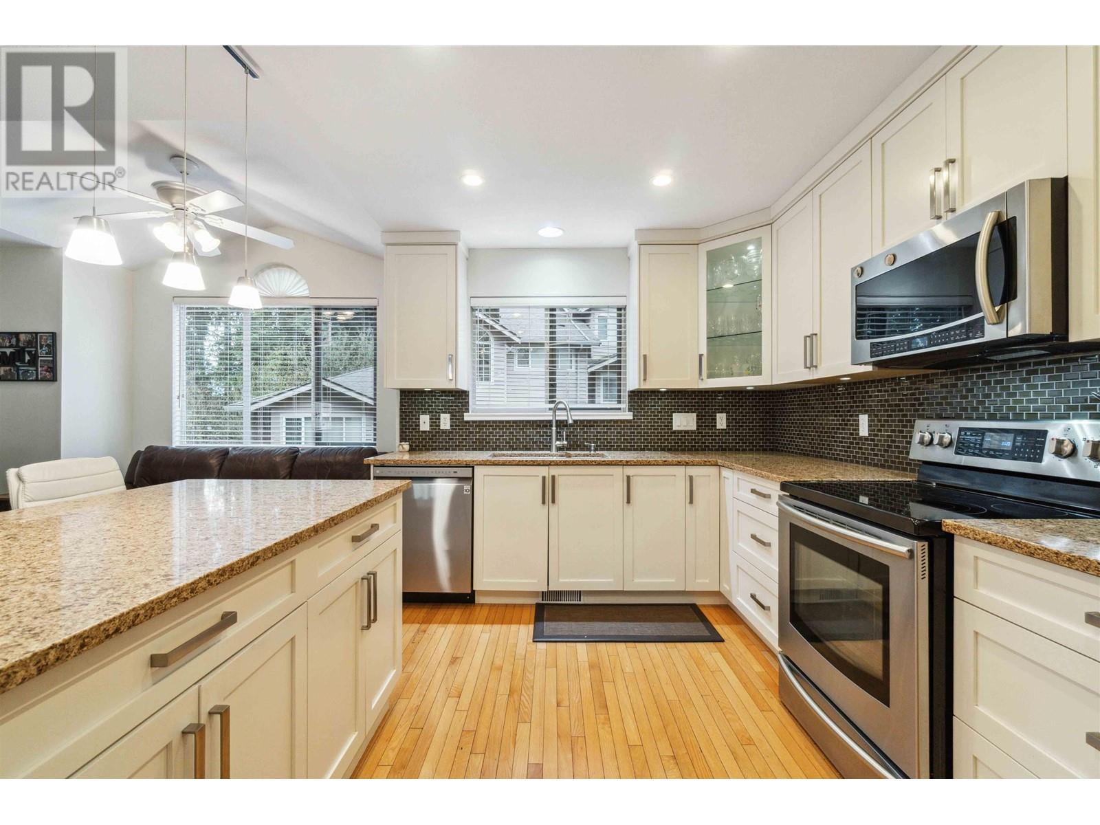 28 Deerwood Place, Port Moody, British Columbia  V3H 4X7 - Photo 14 - R2996009