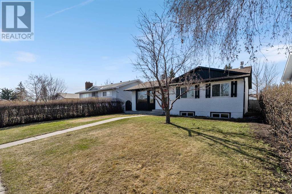 423 Pinewind Road Ne, Calgary, Alberta  T1Y 2M8 - Photo 4 - A2215122