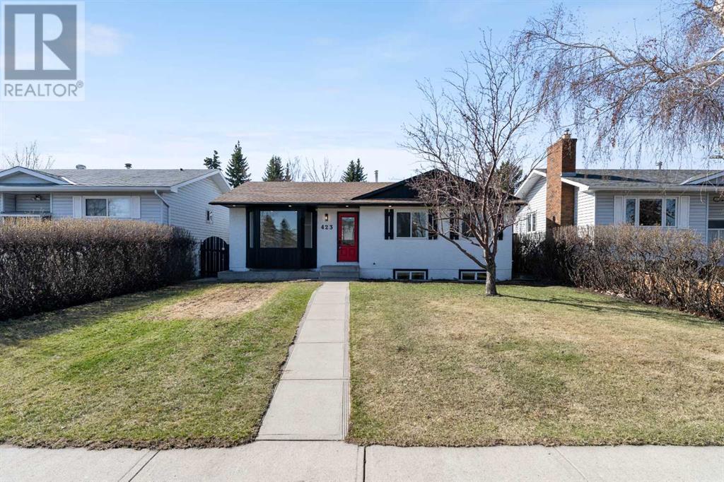 423 Pinewind Road Ne, Calgary, Alberta  T1Y 2M8 - Photo 2 - A2215122