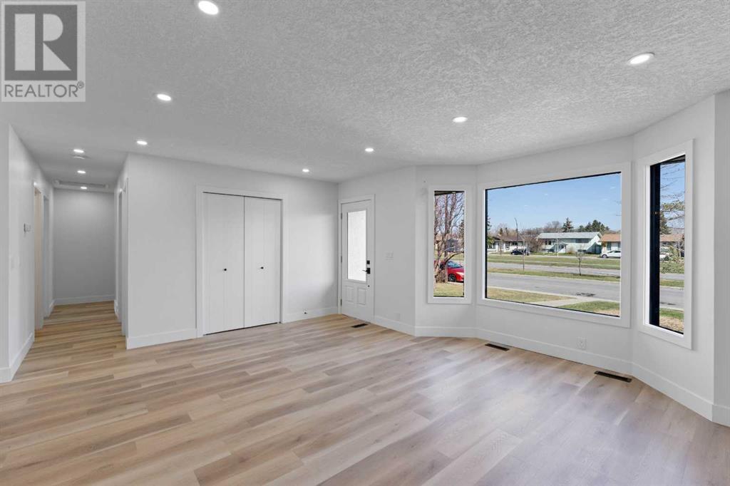423 Pinewind Road Ne, Calgary, Alberta  T1Y 2M8 - Photo 8 - A2215122