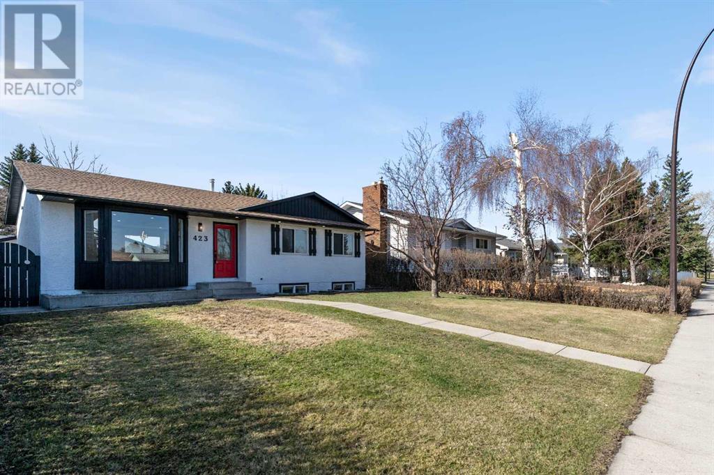 423 Pinewind Road Ne, Calgary, Alberta  T1Y 2M8 - Photo 3 - A2215122