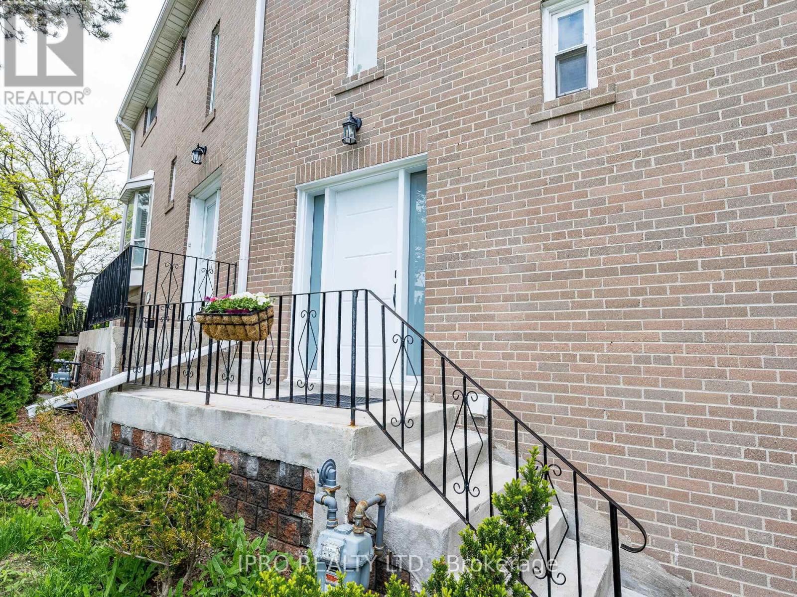 210 - 55 Rameau Drive, Toronto (Hillcrest Village), Ontario  M2H 1T6 - Photo 6 - C12174645