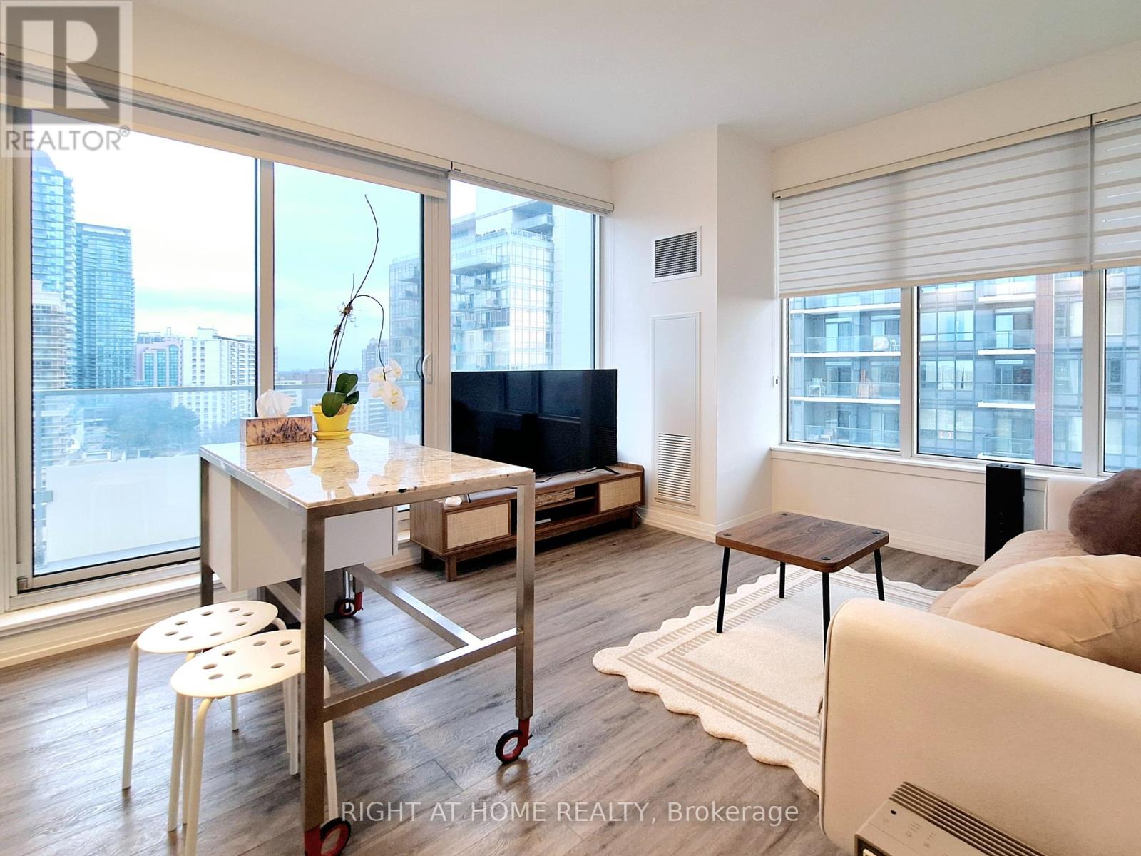1107 - 75 Canterbury Place, Toronto, Ontario  M2N 0L2 - Photo 2 - C12174663