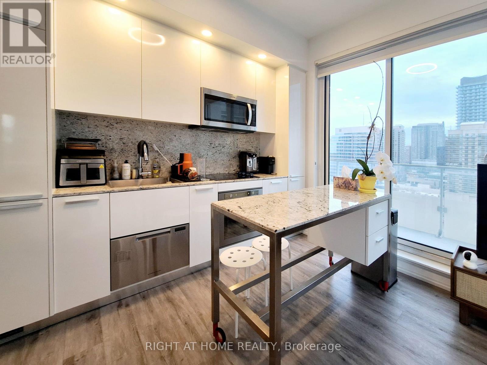 1107 - 75 Canterbury Place, Toronto, Ontario  M2N 0L2 - Photo 3 - C12174663