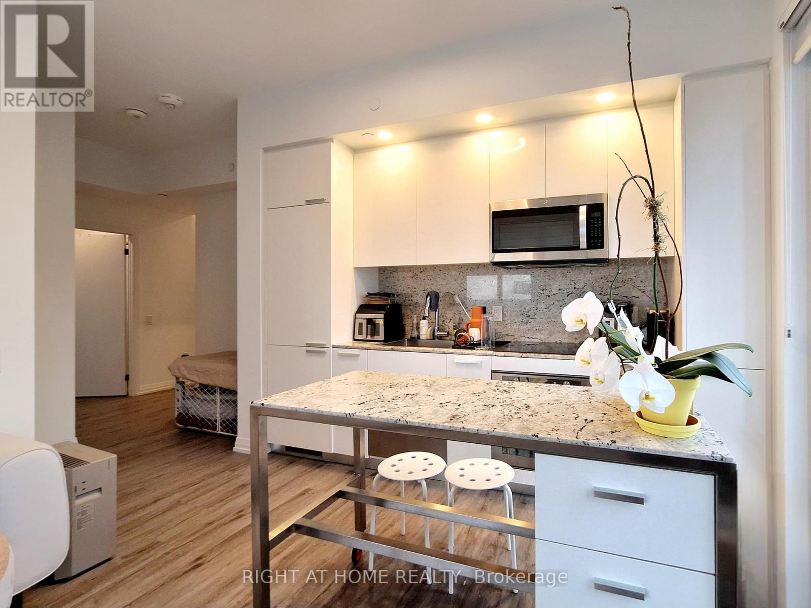 1107 - 75 Canterbury Place, Toronto, Ontario  M2N 0L2 - Photo 5 - C12174663