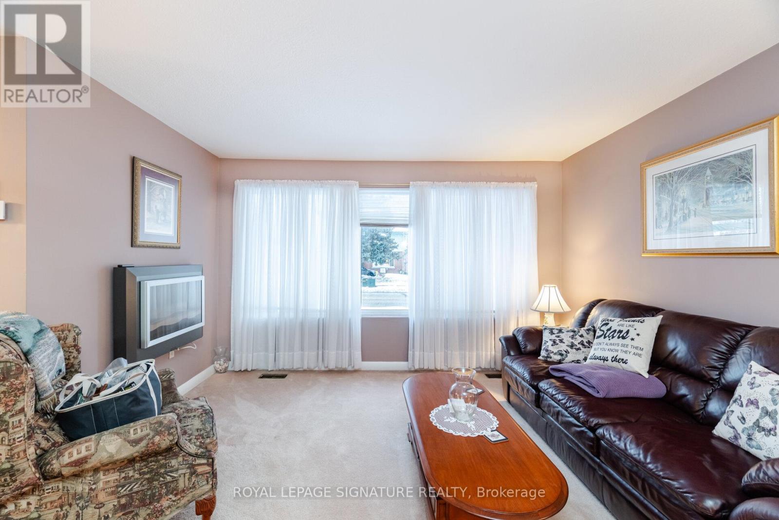 5 Sterne Avenue, Brampton, Ontario  L6W 2Y3 - Photo 4 - W12174401