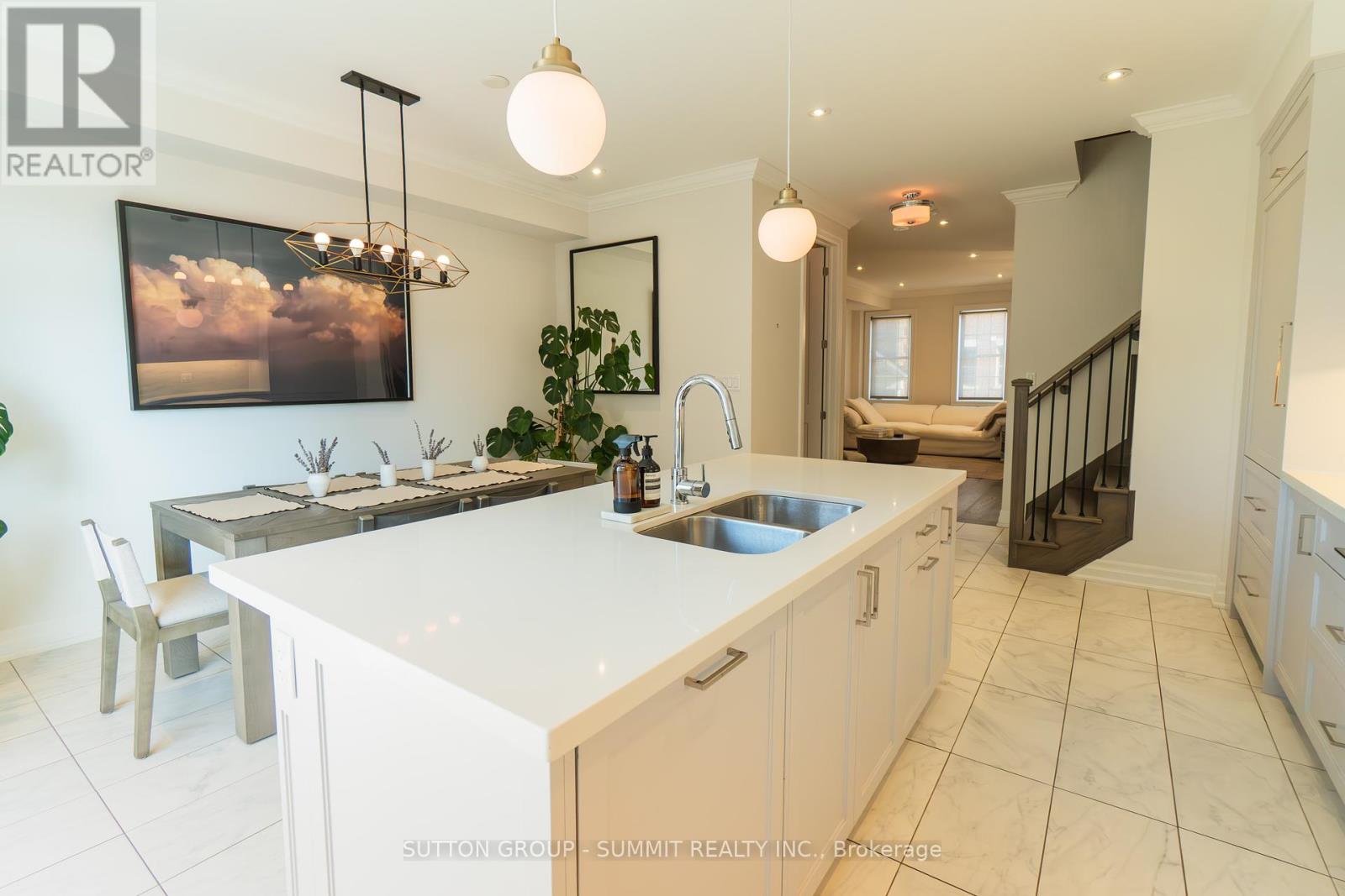 19 Saint Julien Court, Vaughan (Maple), Ontario  L6A 5B2 - Photo 12 - N12174669