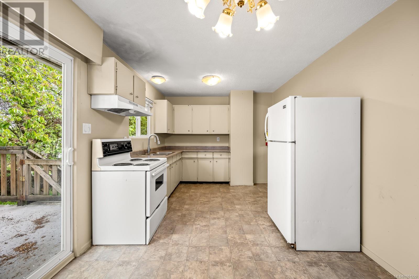 2602 Windermere Ave, Cumberland, British Columbia  V0R 1S0 - Photo 6 - 1001229