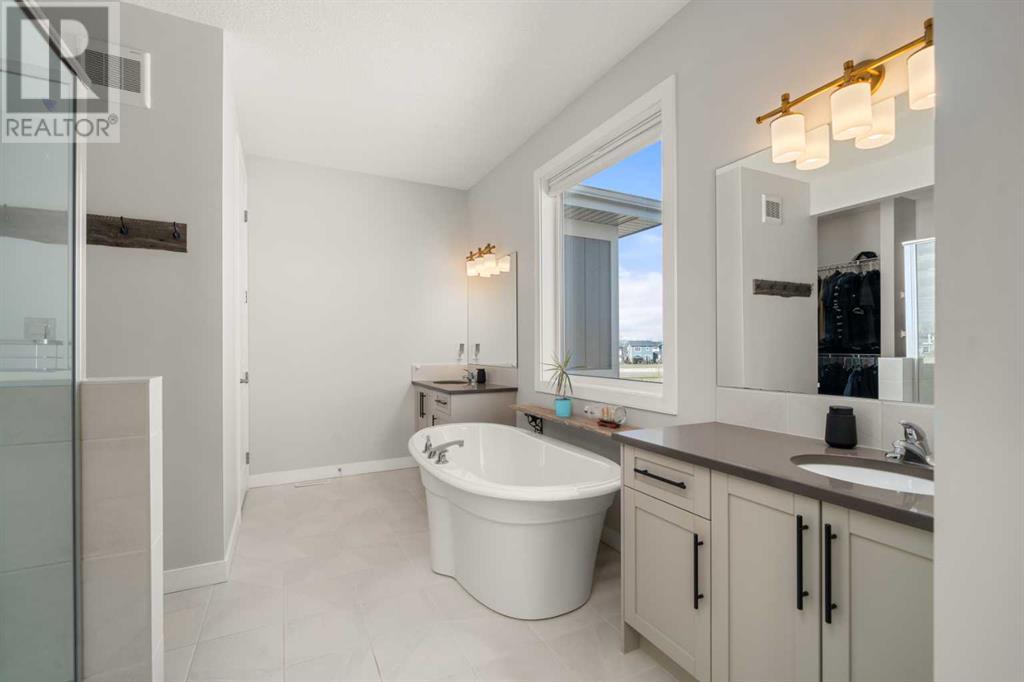 2 Ranchers Bay, Okotoks, Alberta  T1S 0P2 - Photo 25 - A2224291