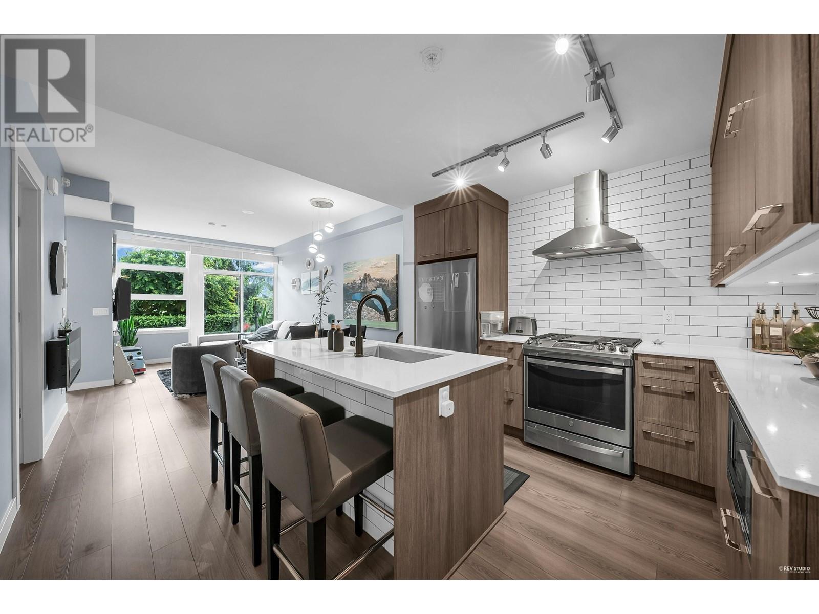 1017 Quebec Street, New Westminster, British Columbia  V3M 0M3 - Photo 1 - R3007410