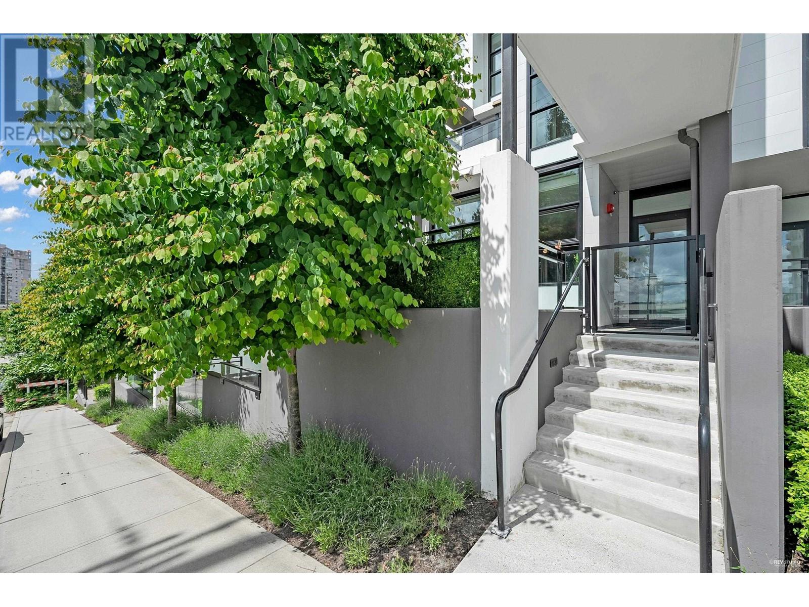 1017 Quebec Street, New Westminster, British Columbia  V3M 0M3 - Photo 2 - R3007410