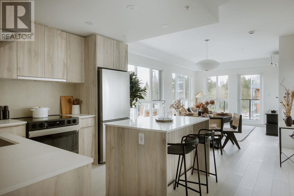 202 3594 Malsum Drive, North Vancouver, British Columbia  V0V 0V0 - Photo 2 - R3006340