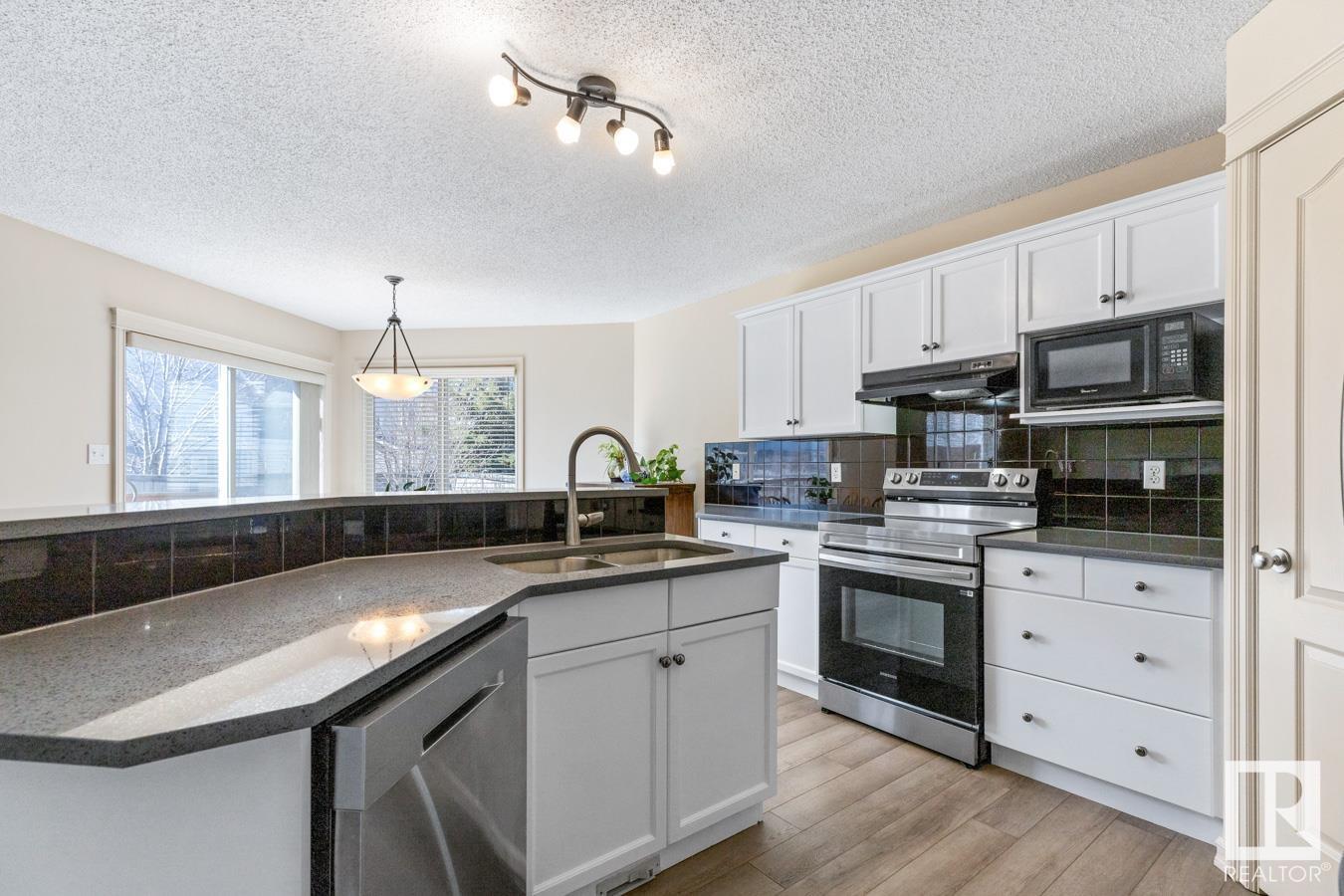 1116 84 St Sw, Edmonton, Alberta  T6X 1E3 - Photo 3 - E4433274