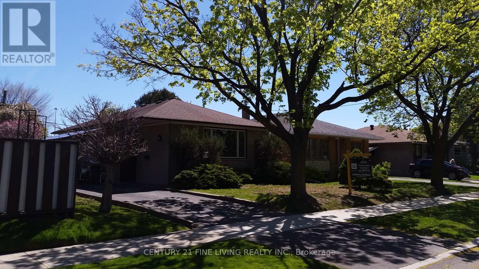 35 HARTLAND ROAD, Toronto, Ontario