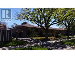 35 HARTLAND ROAD, Toronto, Ontario