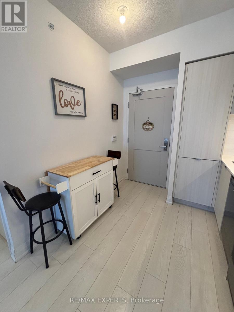 731 - 26 Gibbs Road, Toronto (Islington-City Centre West), Ontario  M9B 0E3 - Photo 2 - W12174714