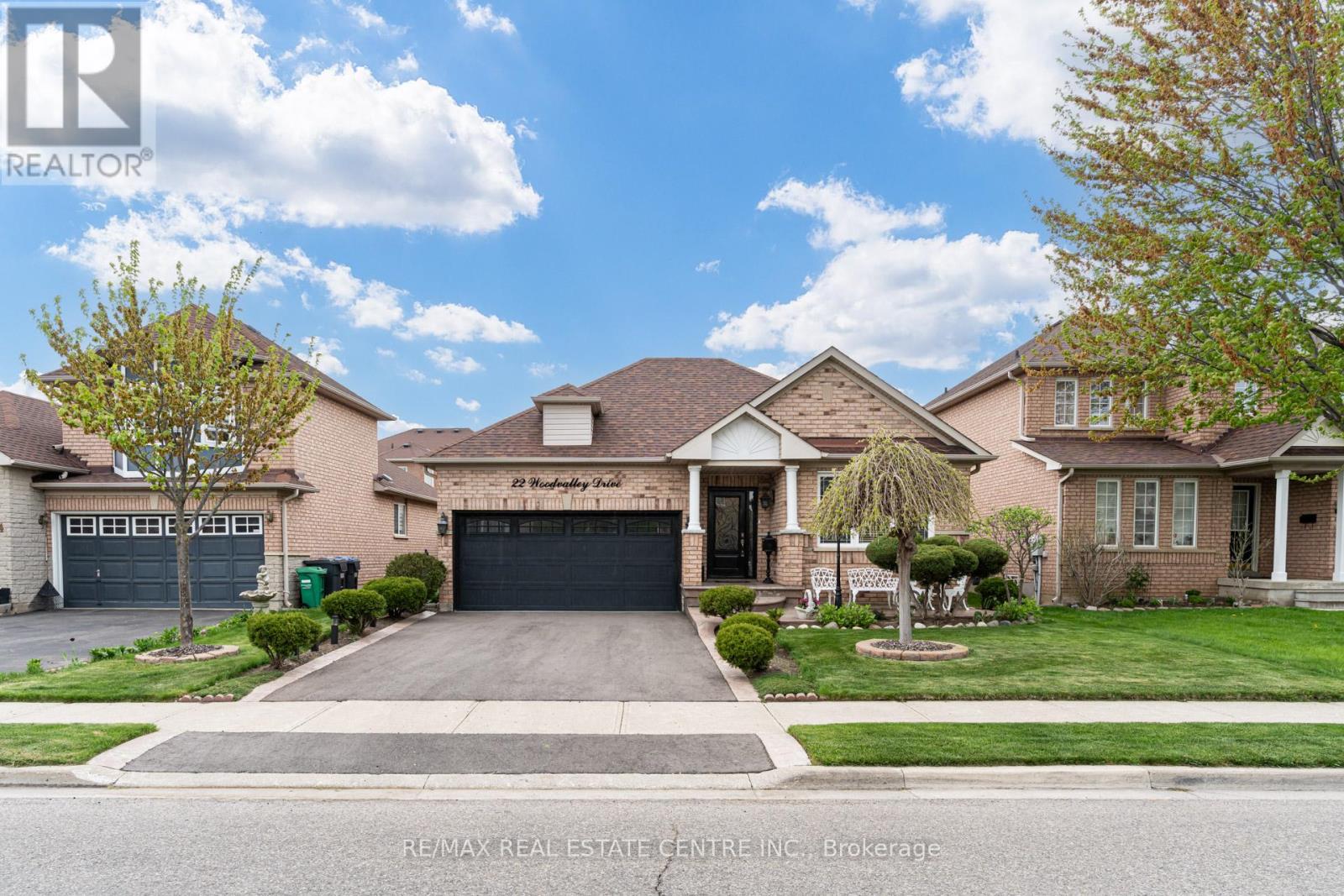 22 WOODVALLEY DRIVE, Brampton, Ontario