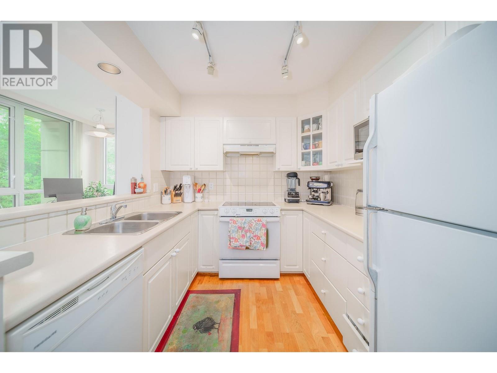 307 5775 Hampton Place, Vancouver, British Columbia  V6T 2G6 - Photo 5 - R3007475