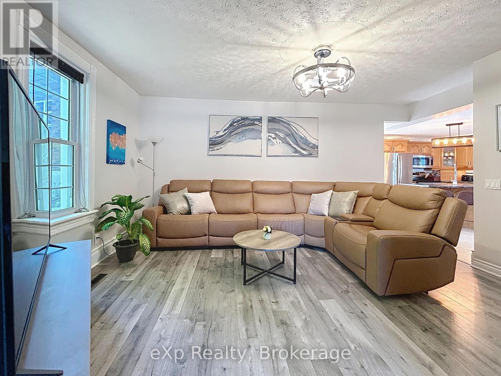 612 Yonge Street South Street, Brockton, Ontario  N0G 2V0 - Photo 11 - X12174743