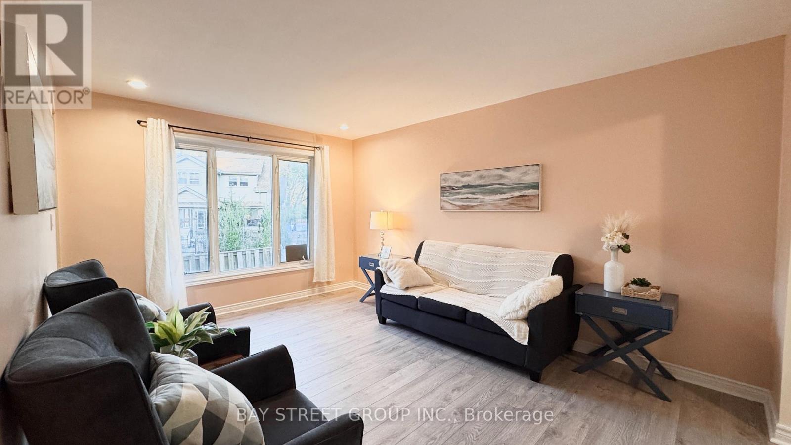 4554 Ryerson Crescent, Niagara Falls (Downtown), Ontario  L2E 1E2 - Photo 10 - X12074837