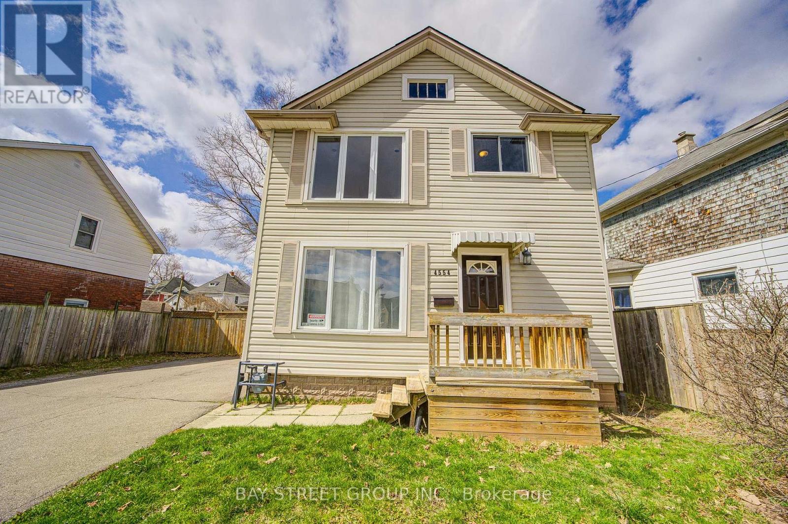4554 Ryerson Crescent, Niagara Falls, Ontario  L2E 1E2 - Photo 2 - X12074837