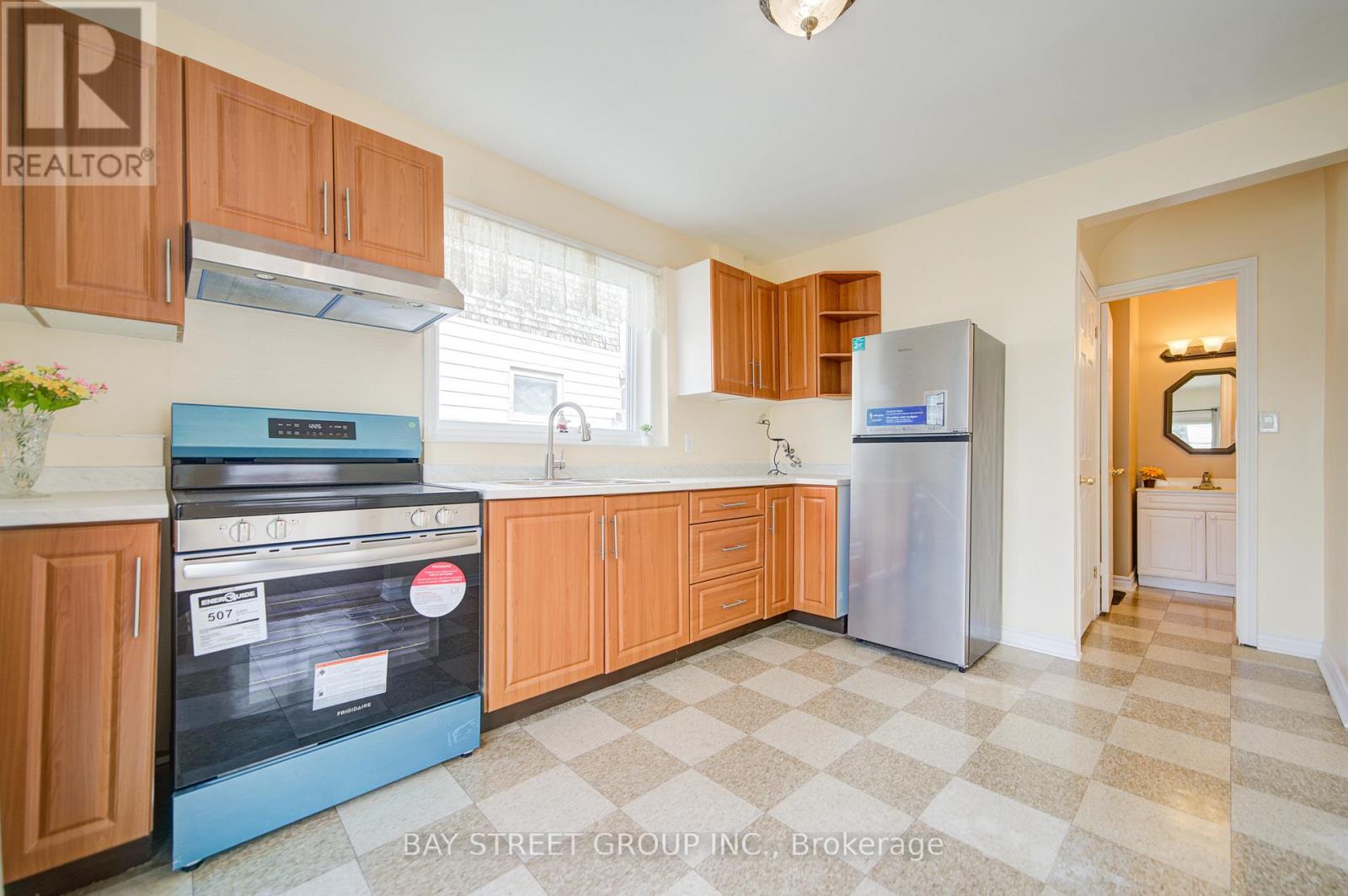 4554 Ryerson Crescent, Niagara Falls (Downtown), Ontario  L2E 1E2 - Photo 19 - X12074837