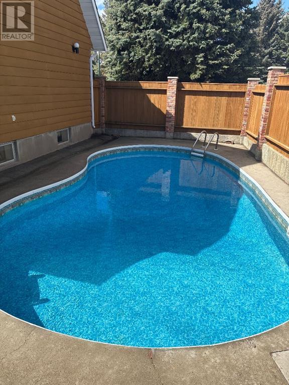 Property at 67 Kings Crescent S image 2