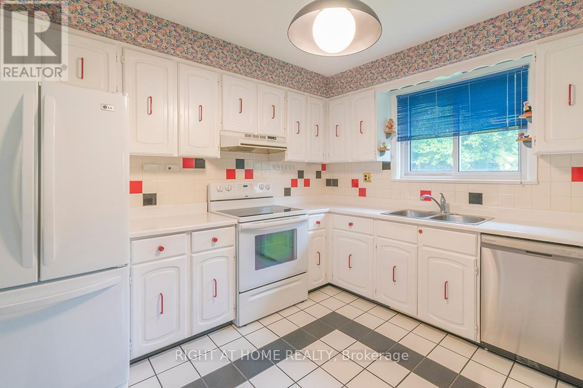79 Heathview Avenue, Toronto, Ontario  M2K 2C3 - Photo 9 - C12100273