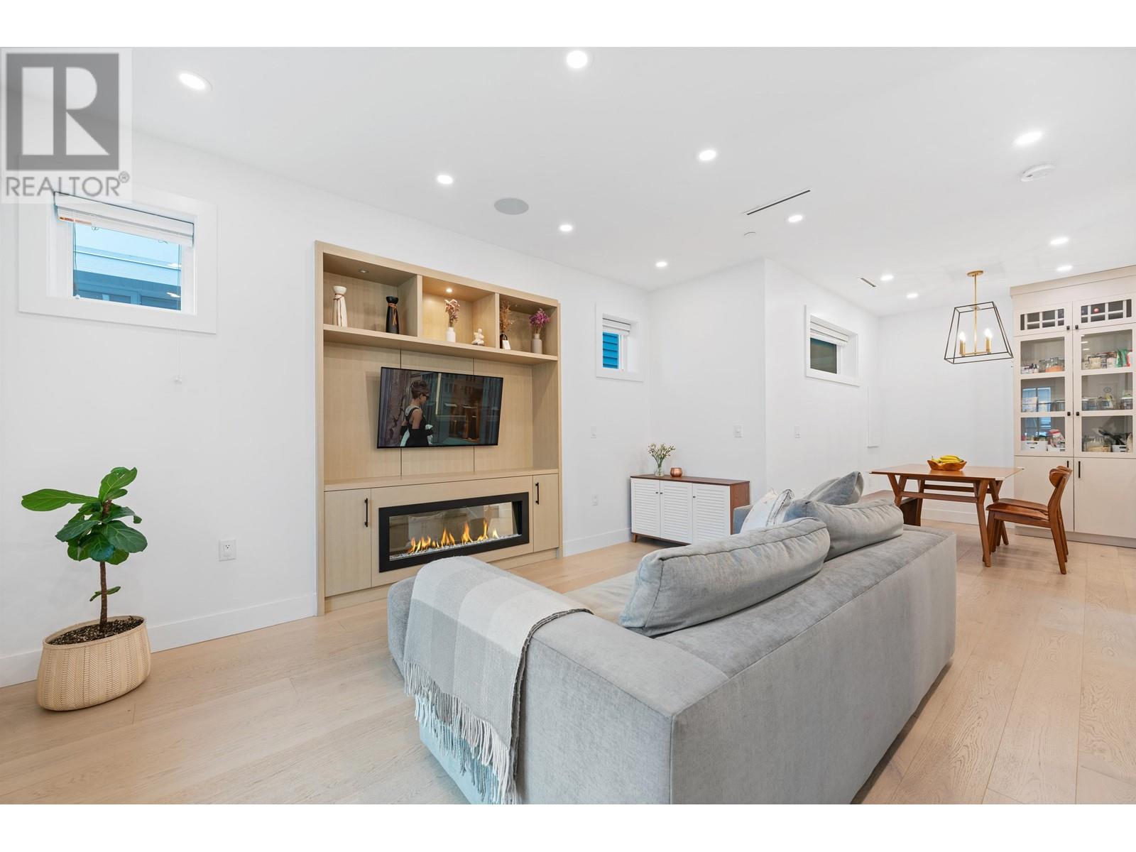 978 E 13th Avenue, Vancouver, British Columbia  V5T 2L6 - Photo 9 - R2990283