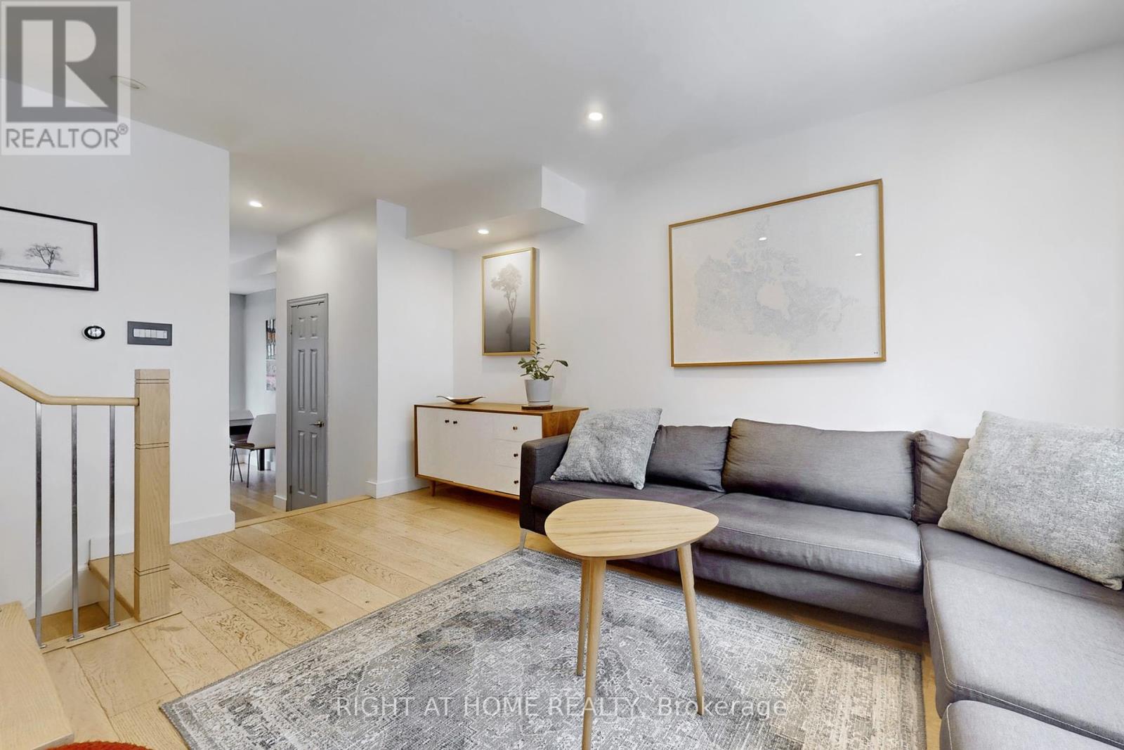 6 GROGAN MEWS, Toronto, Ontario