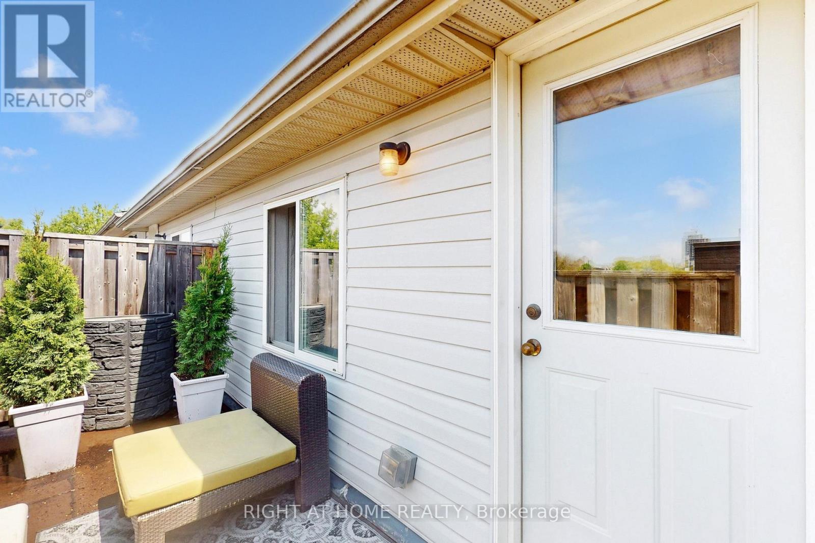 6 Grogan Mews, Toronto, Ontario  M6H 4J9 - Photo 27 - W12156810