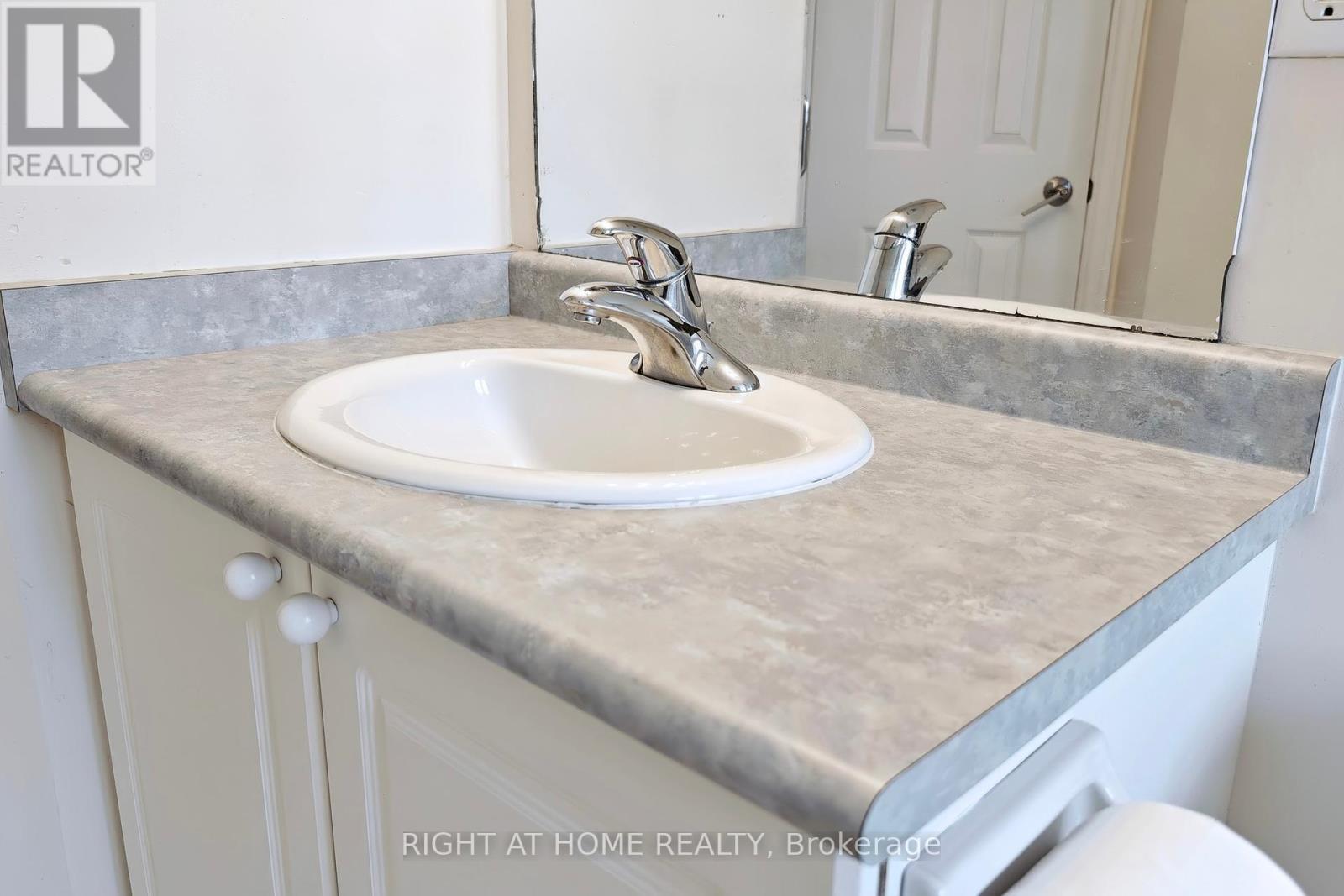 6 Grogan Mews, Toronto, Ontario  M6H 4J9 - Photo 30 - W12156810