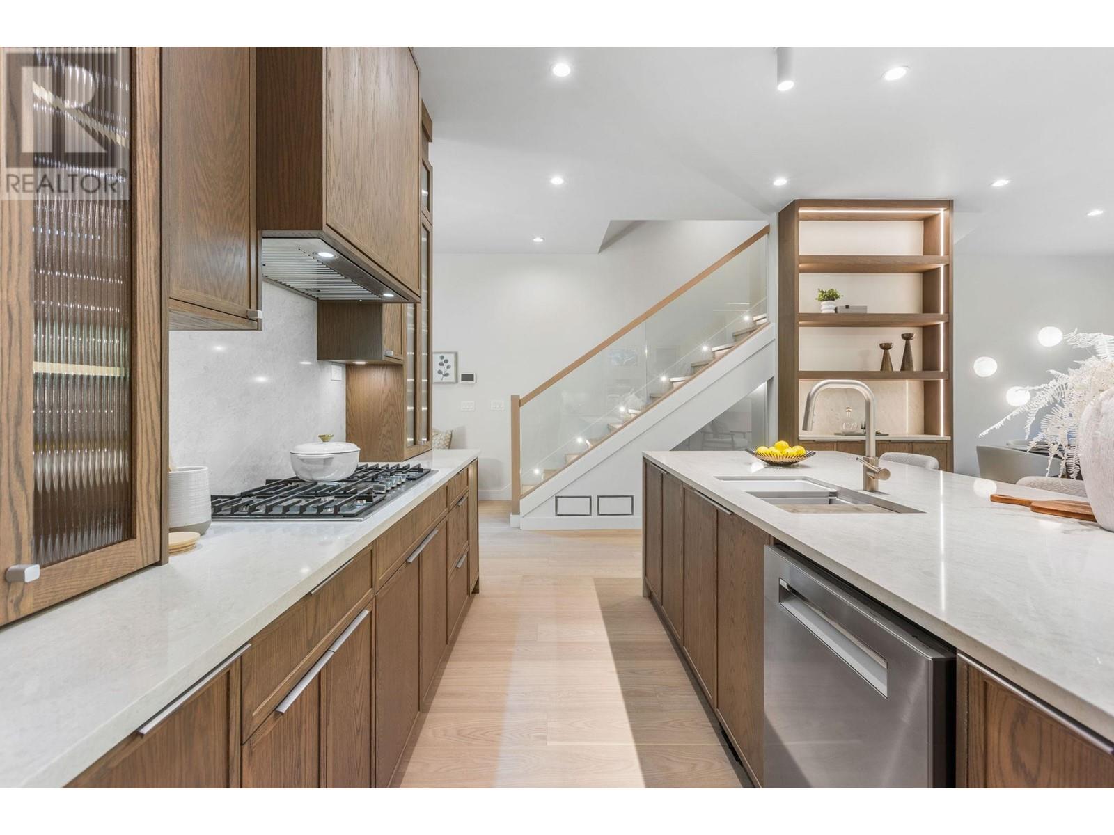 Property at 988 SEAFORTH WAY image 4