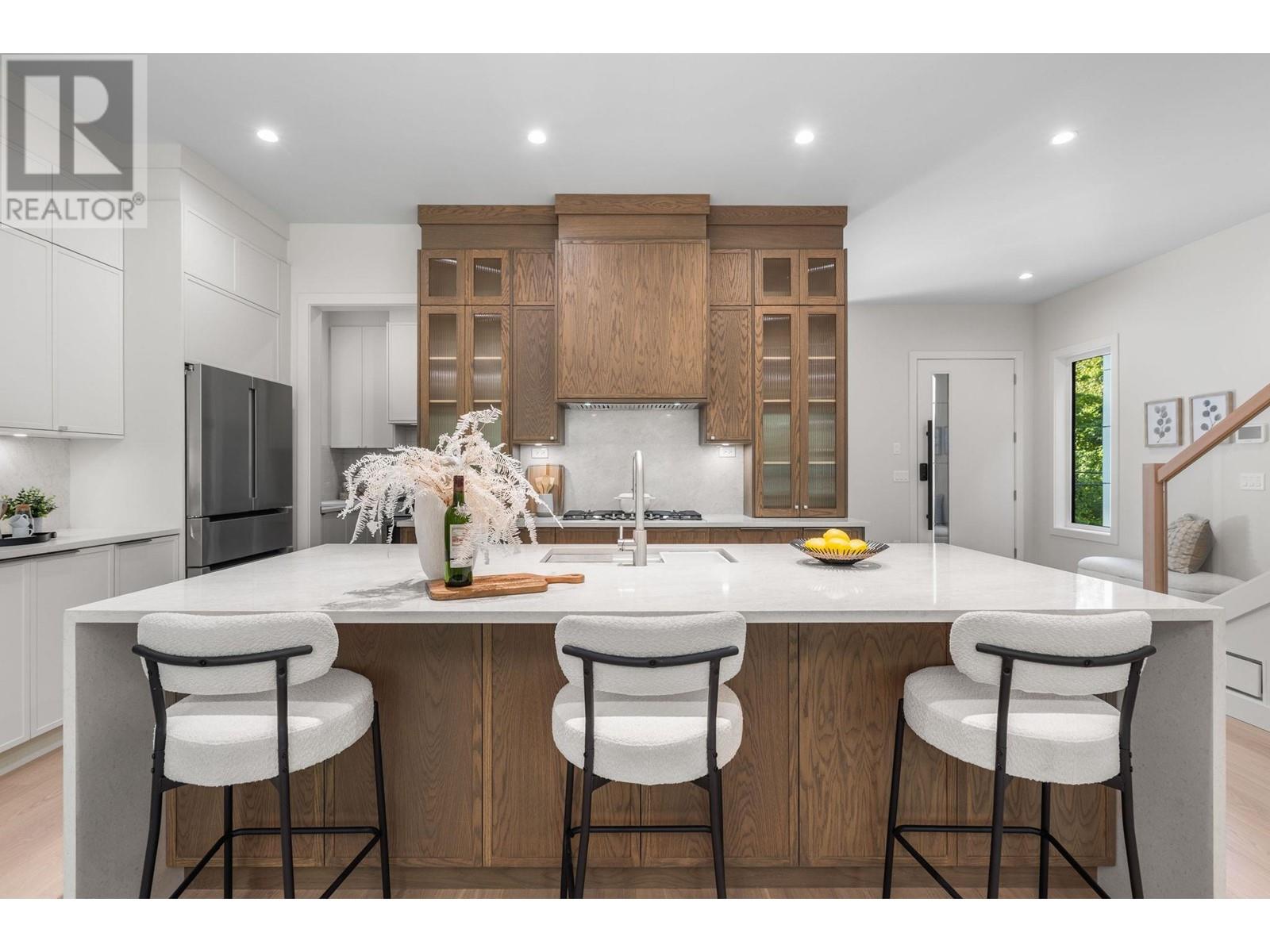 Property at 988 SEAFORTH WAY image 5