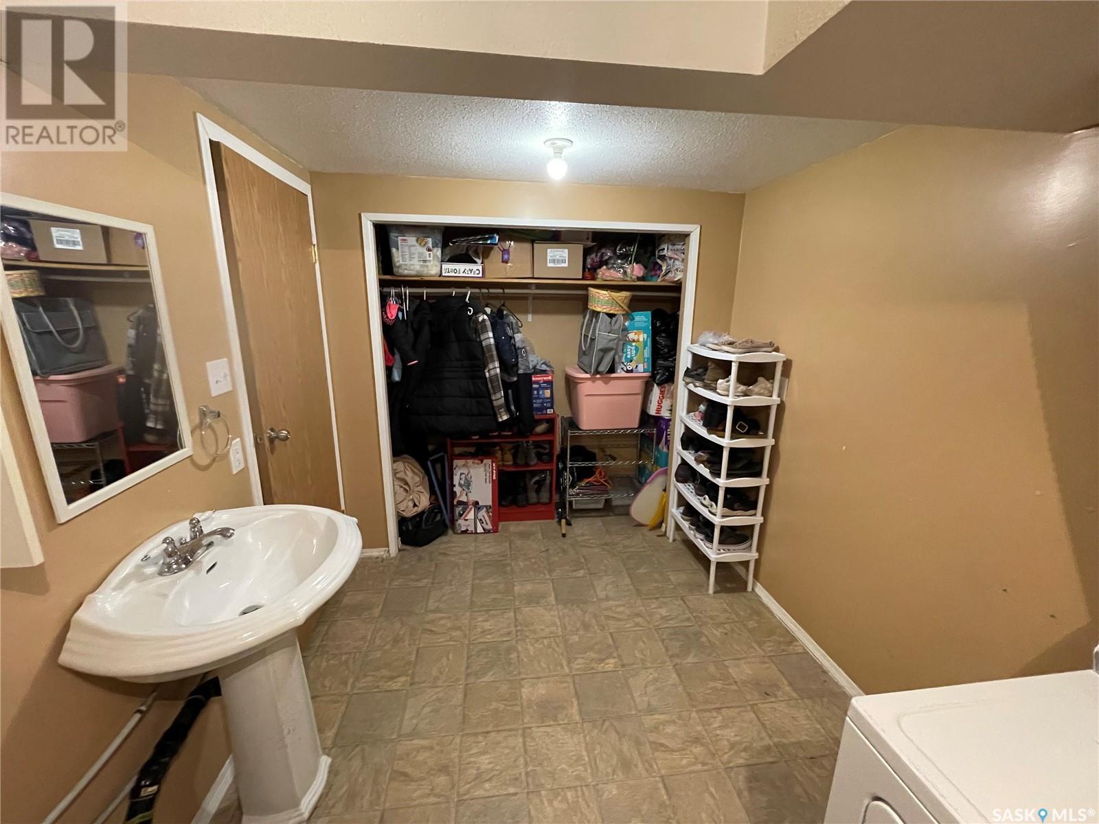 409 4th Street W, Meadow Lake, Saskatchewan  S9X 1Y4 - Photo 14 - SK005561