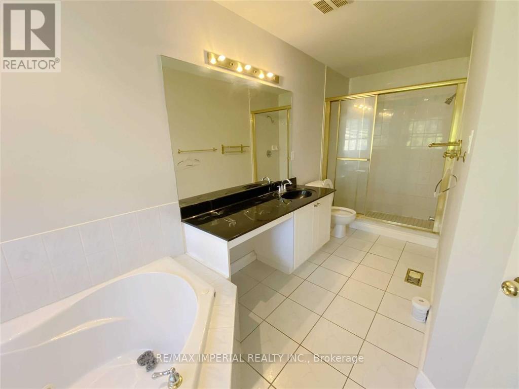 13 Fairlawn Avenue, Markham, Ontario  L6C 2E7 - Photo 10 - N12174765