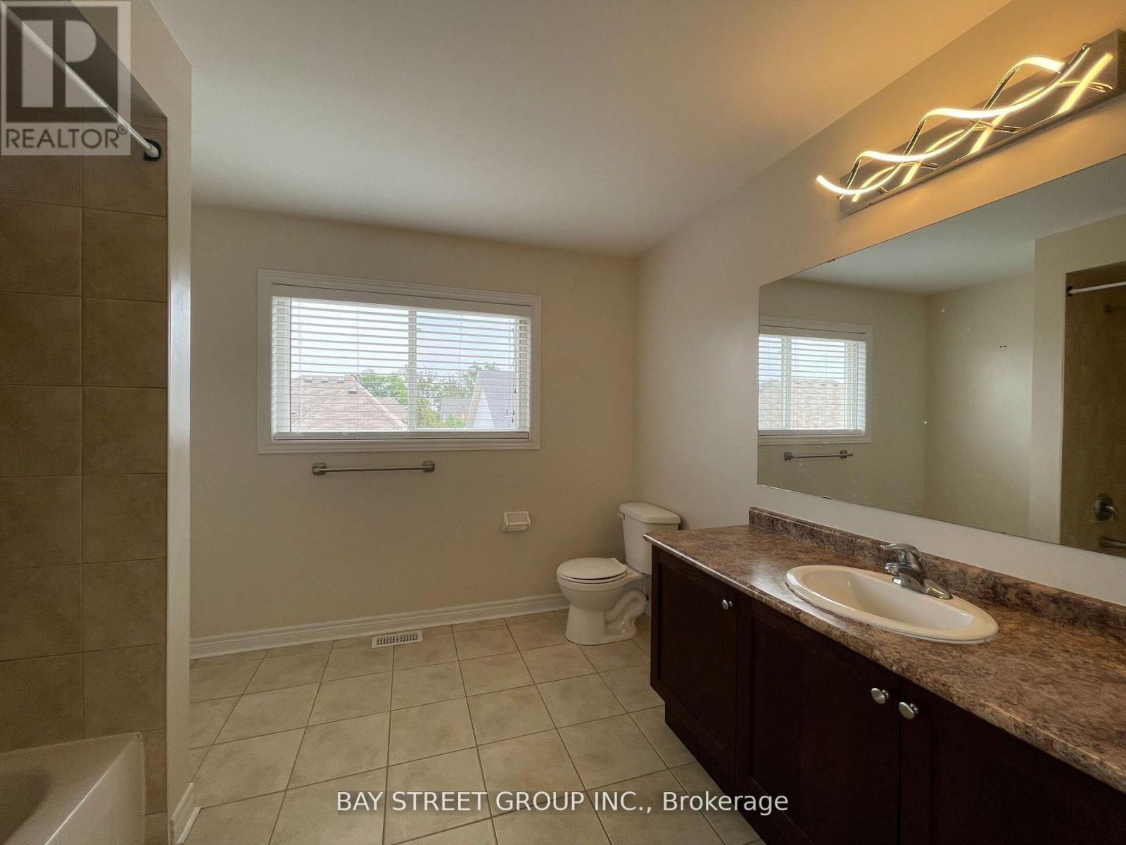 2412 Old Brompton Way, Oakville, Ontario  L6M 0J3 - Photo 9 - W12174766