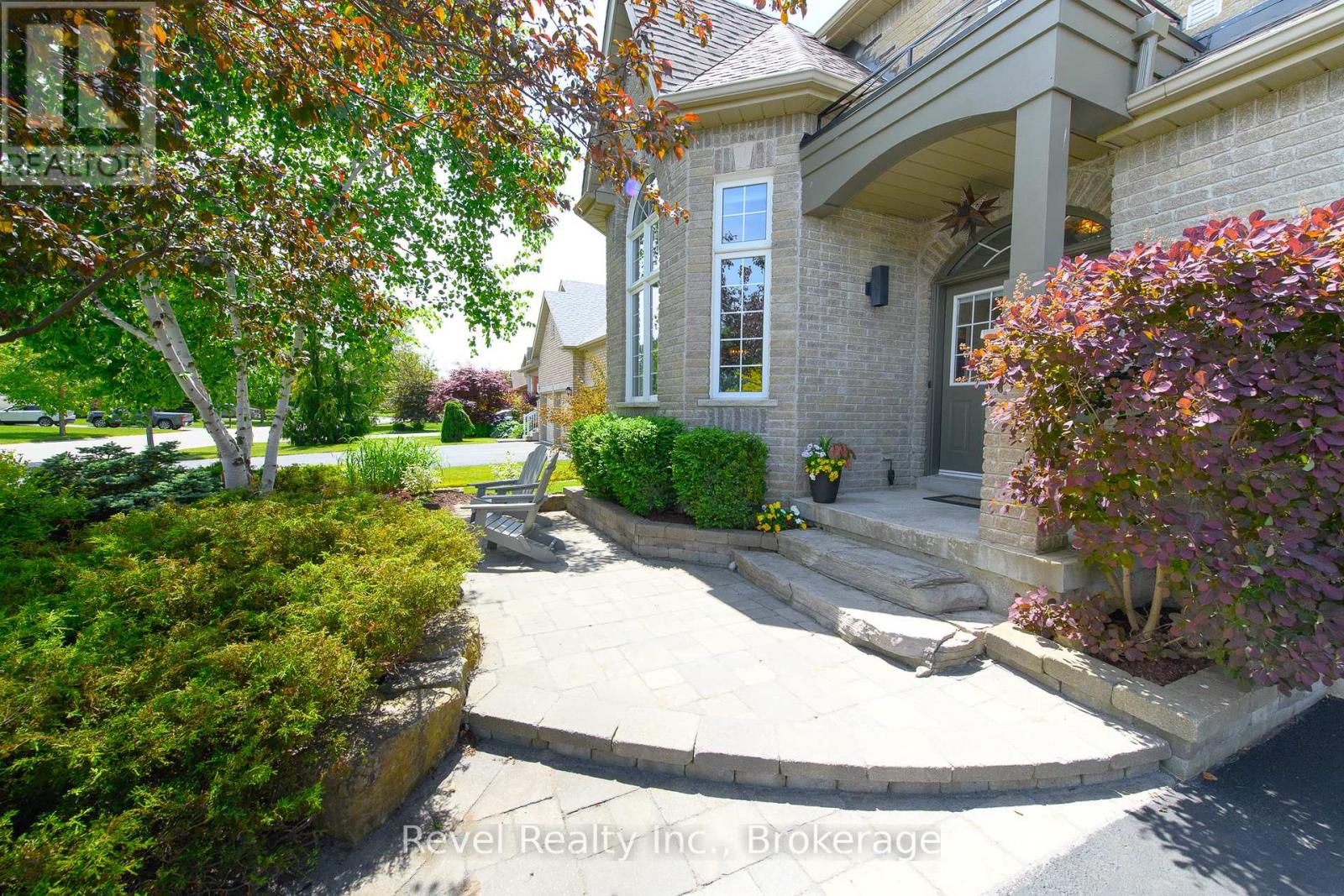 Property at 22 KELLS CRESCENT image 2