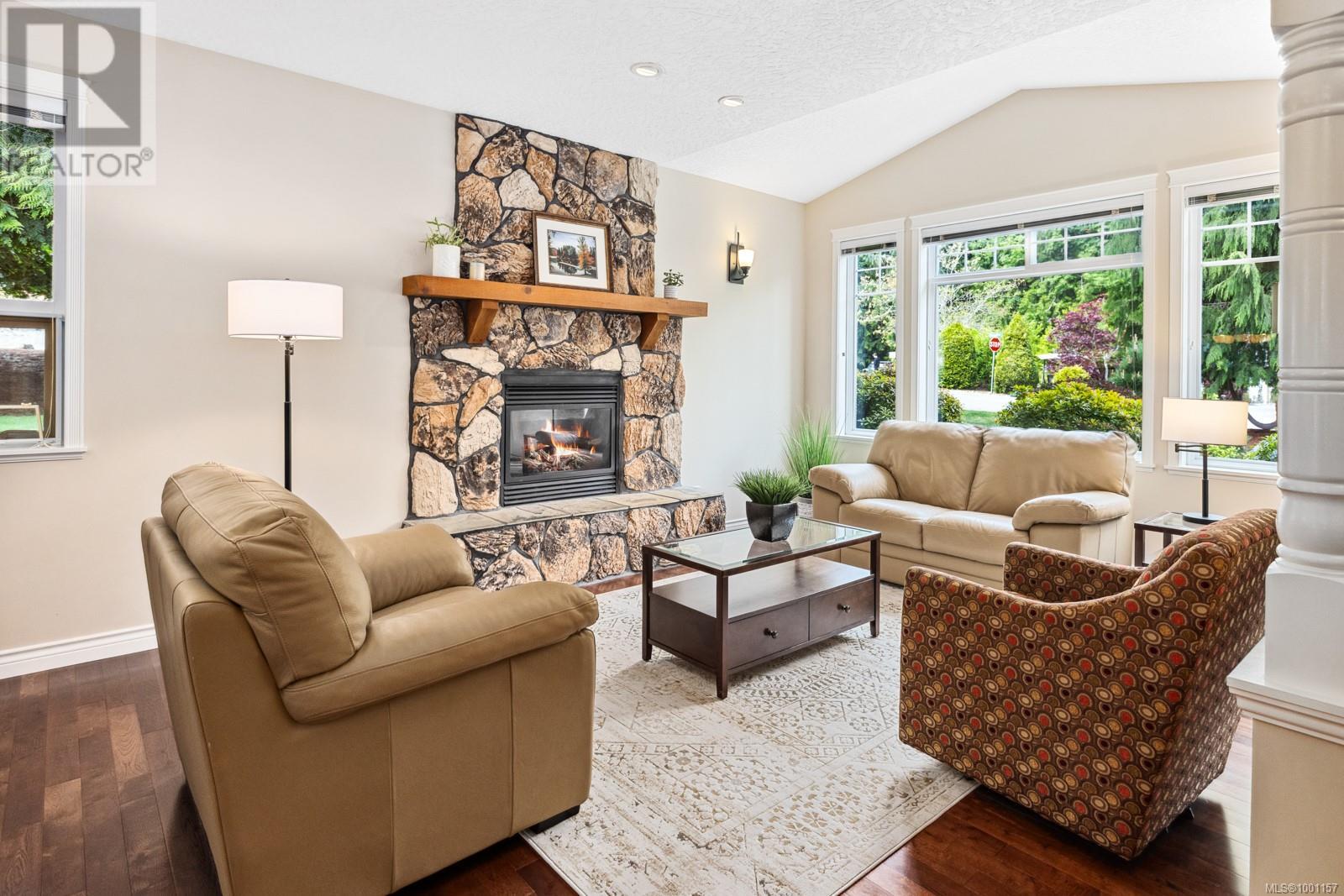 Property at 2599 Kinnoull Cres image 3