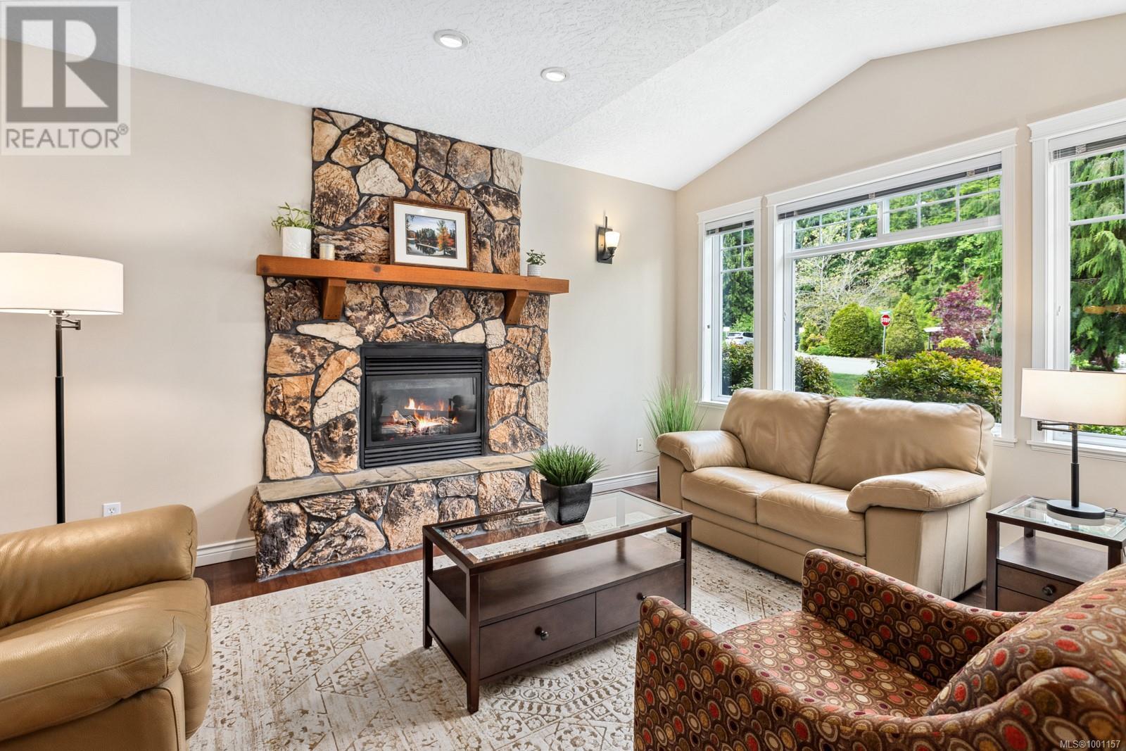 Property at 2599 Kinnoull Cres image 4