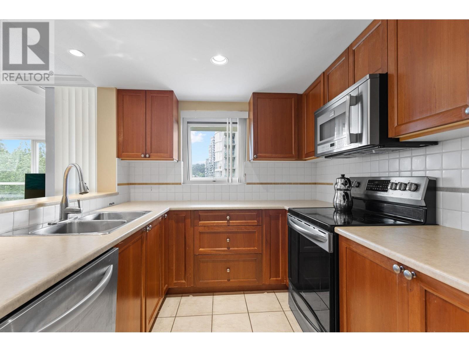 903 235 Guildford Way, Port Moody, British Columbia  V3H 5L8 - Photo 8 - R3007407