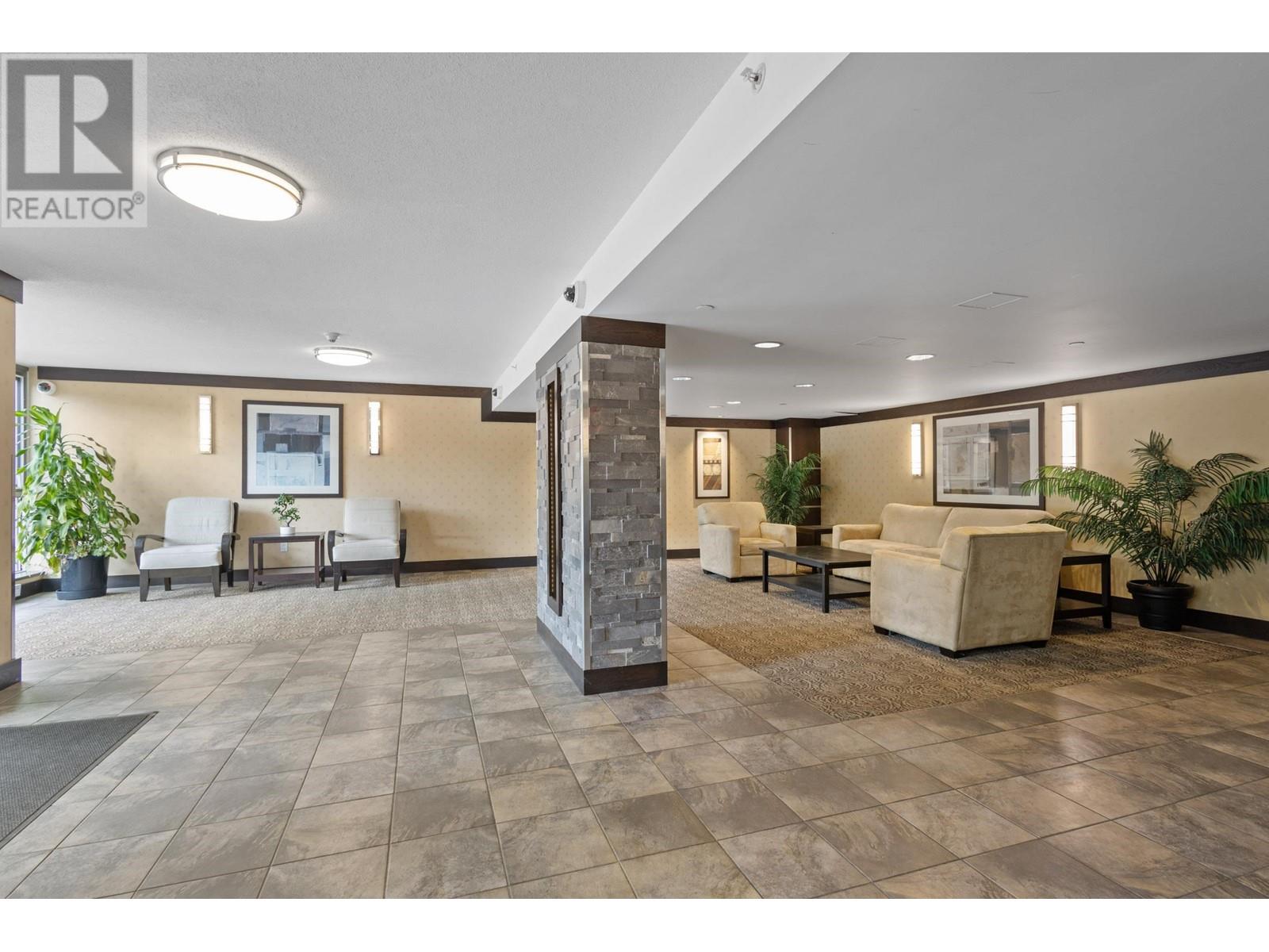 903 235 Guildford Way, Port Moody, British Columbia  V3H 5L8 - Photo 2 - R3007407