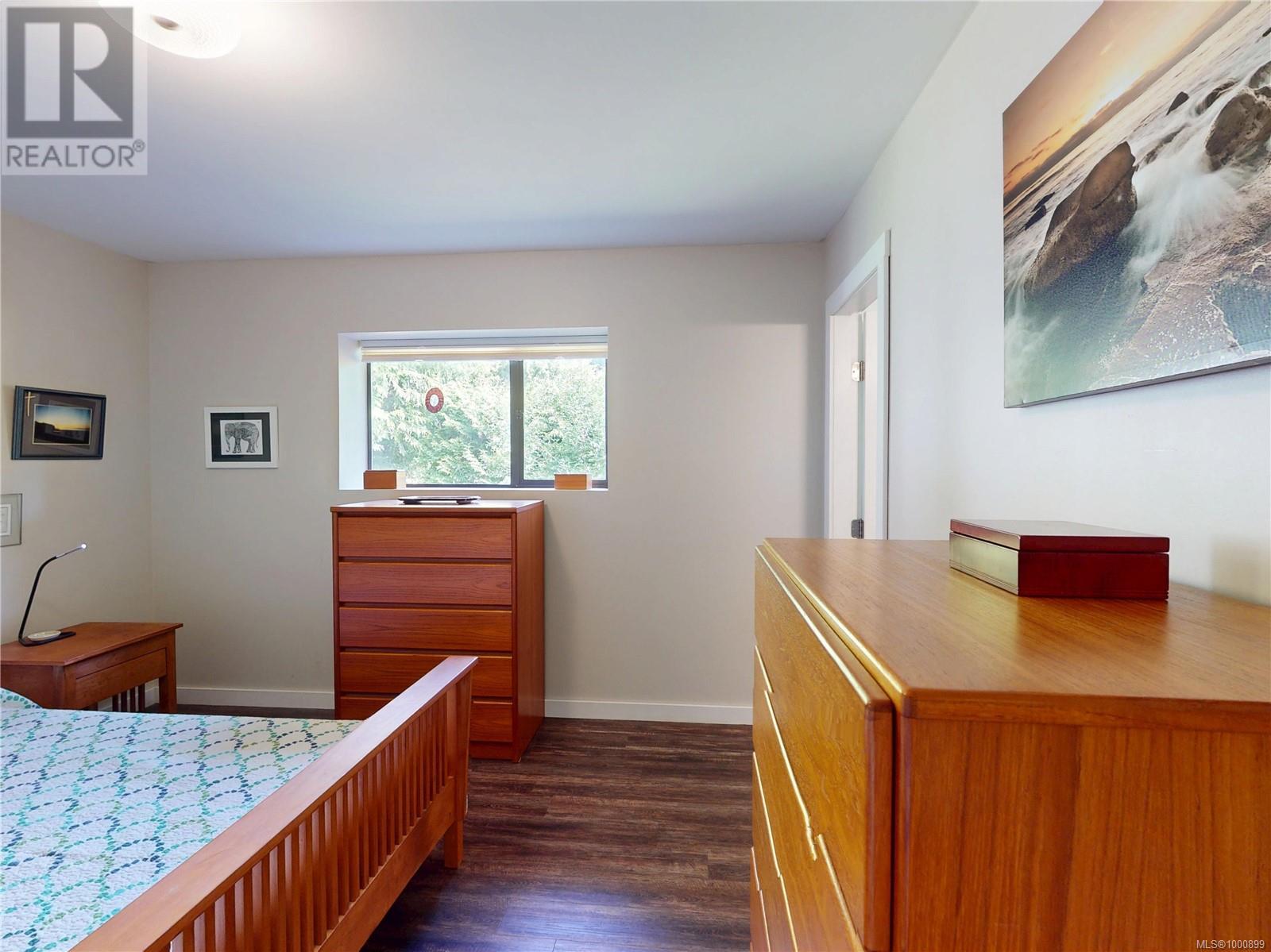 Property at 1783 Barrett Dr image 3
