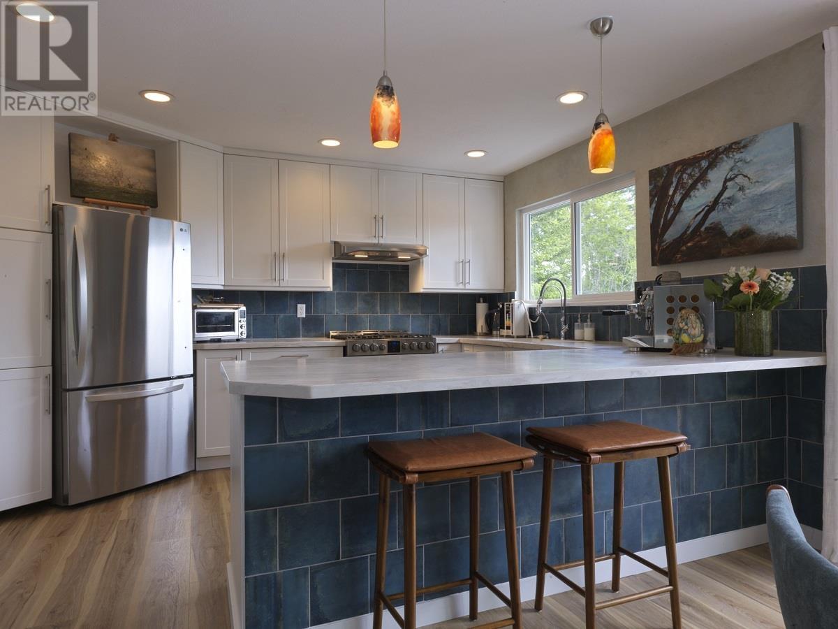 1454 Davidson Road, Gibsons, British Columbia  V0N 1V6 - Photo 8 - R3006932