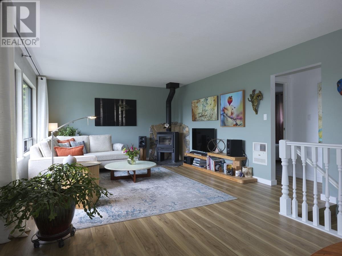Property at 1454 DAVIDSON ROAD image 4