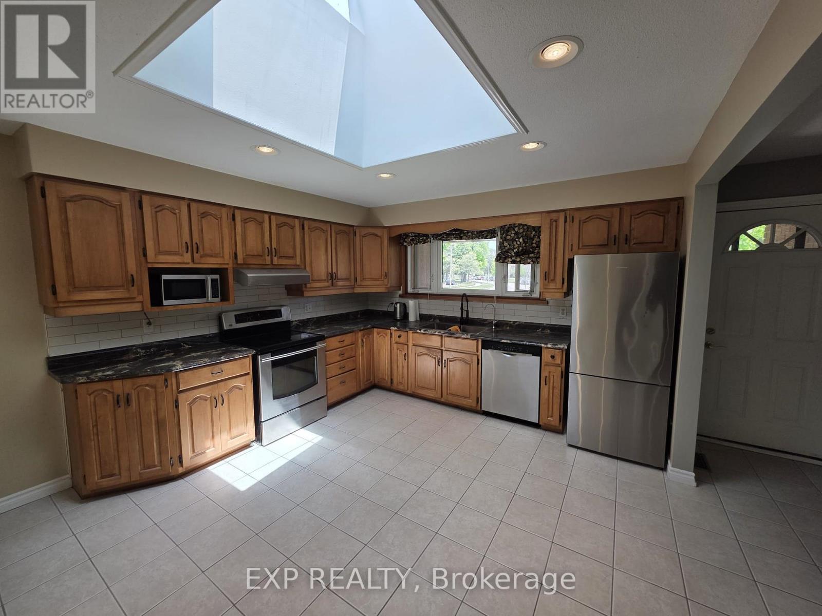 37 Montcalm Drive, Kitchener, Ontario  N2B 2P9 - Photo 9 - X12174786