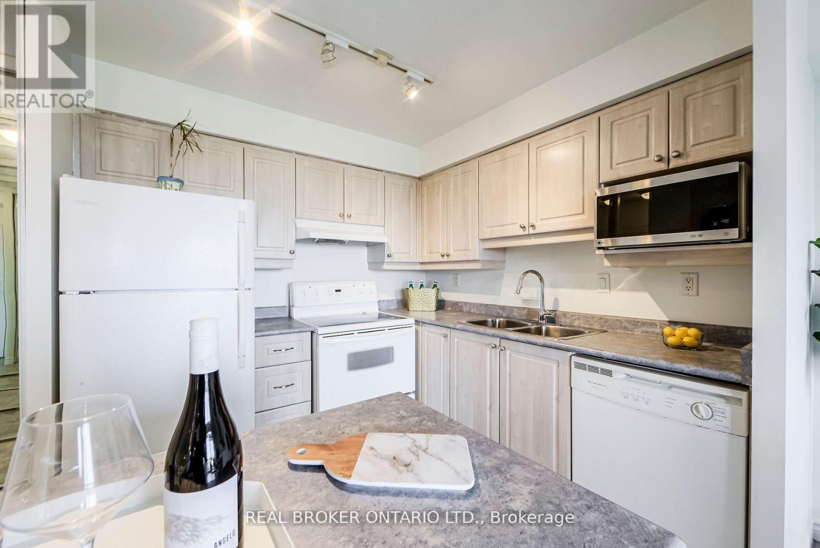611 - 1000 Cedarglen Gate, Mississauga, Ontario  L5C 3Z5 - Photo 11 - W12174817