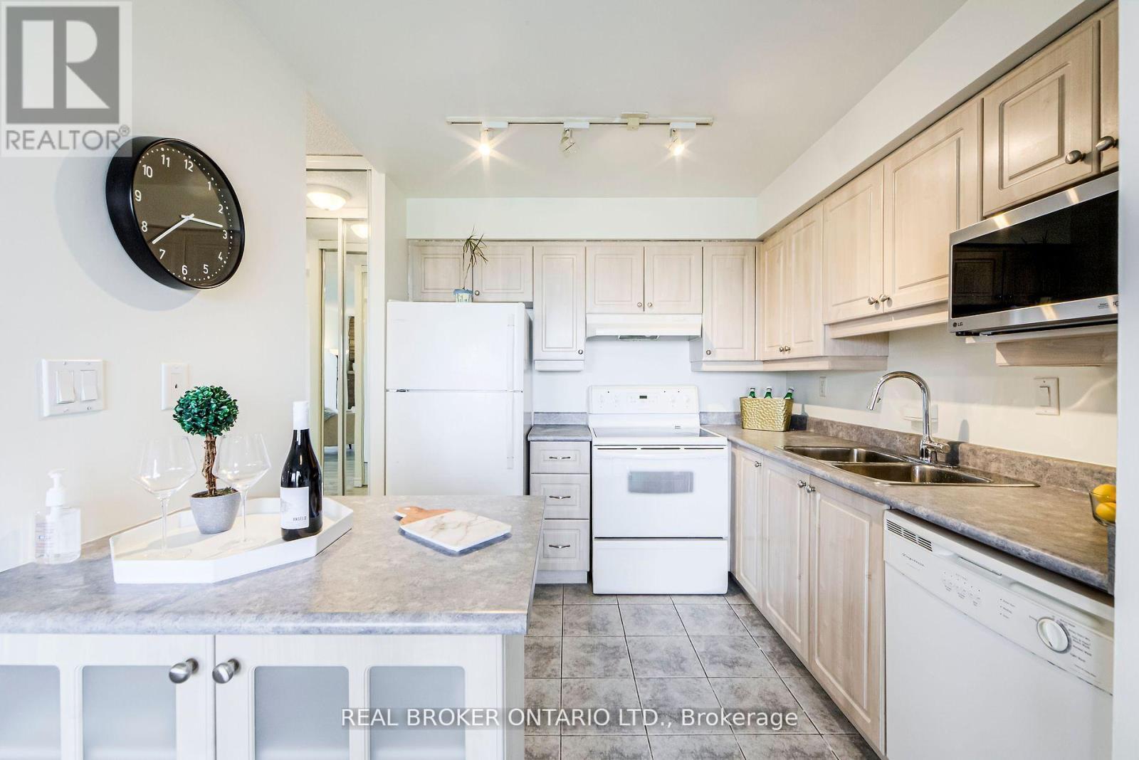 611 - 1000 Cedarglen Gate, Mississauga, Ontario  L5C 3Z5 - Photo 12 - W12174817