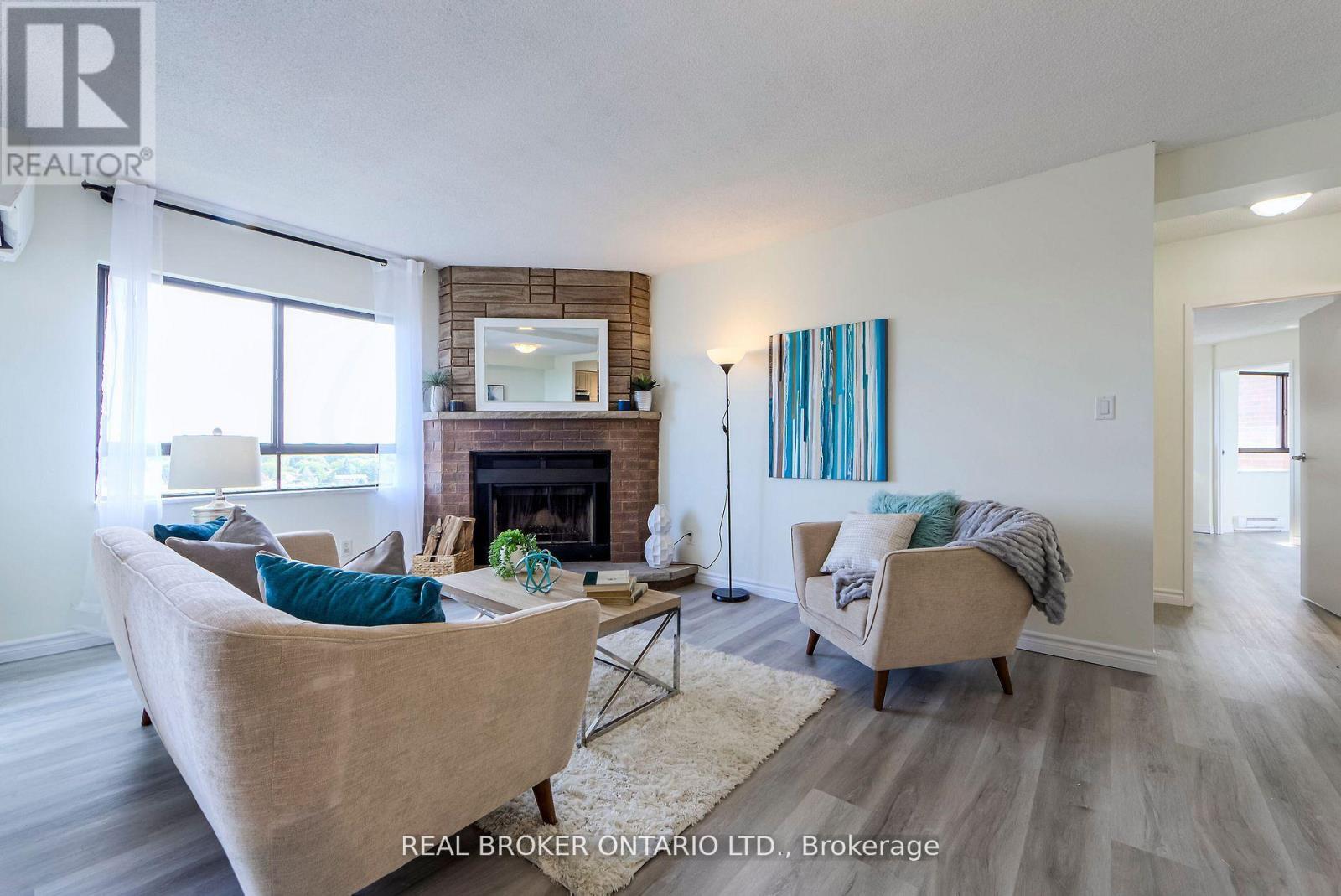 611 - 1000 Cedarglen Gate, Mississauga, Ontario  L5C 3Z5 - Photo 2 - W12174817
